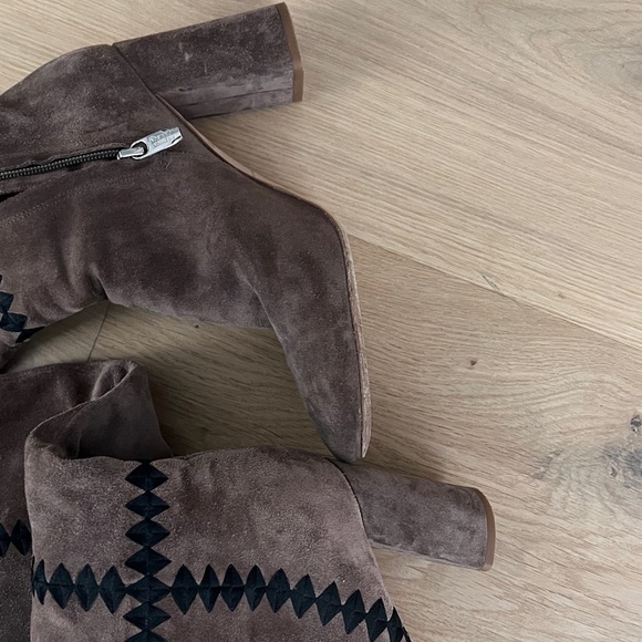 Steele Tall Boot
Light Grey Suede size 8 - Picture 8 of 8